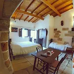 Pergulea Bed & Breakfast 3*