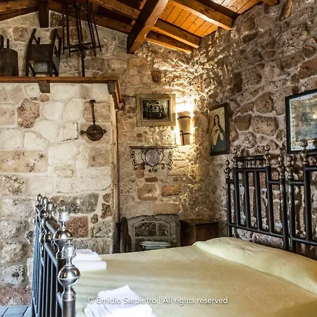 Pergulea Bed & Breakfast 3*