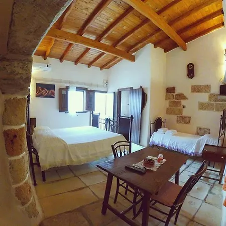 Pergulea Bed & Breakfast 3*