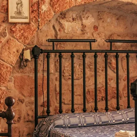Pergulea فندق مبيت وإفطار *