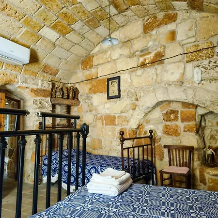 Pergulea Bed & Breakfast 3*